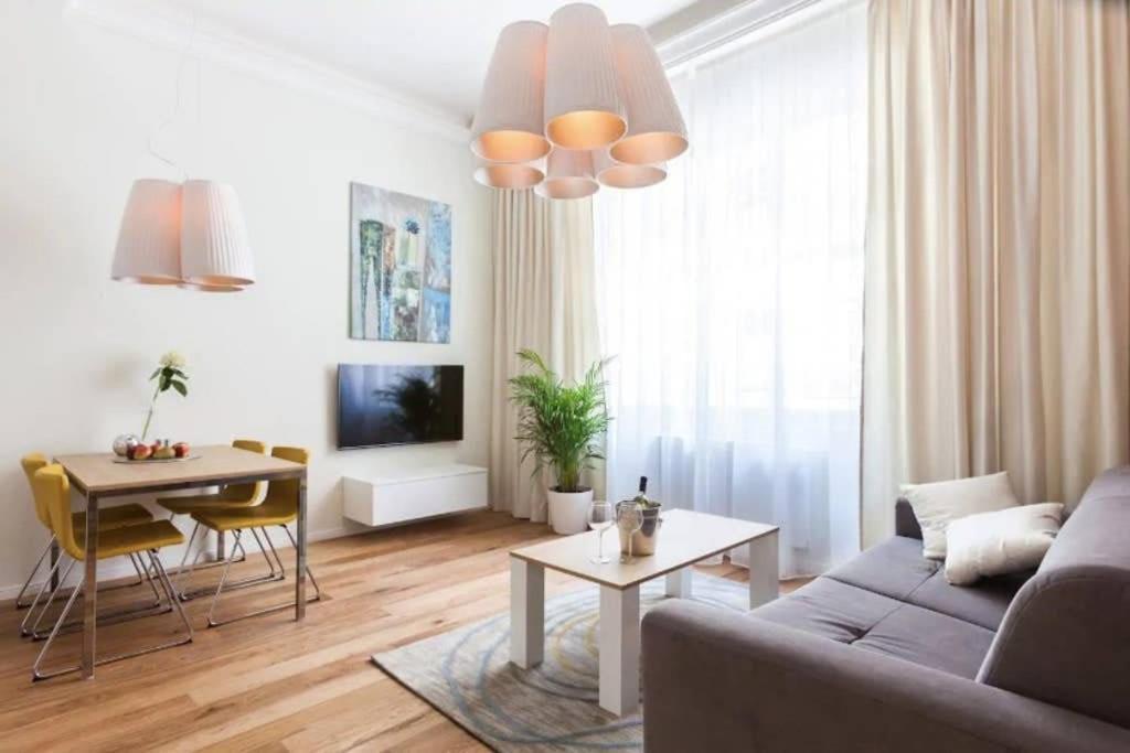Unique Old Town Apartments At Palace Dlouha Prague Ngoại thất bức ảnh